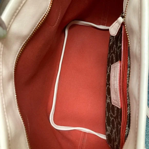 Elegant Brown and Pink Tote Bag - Picture 15 of 16